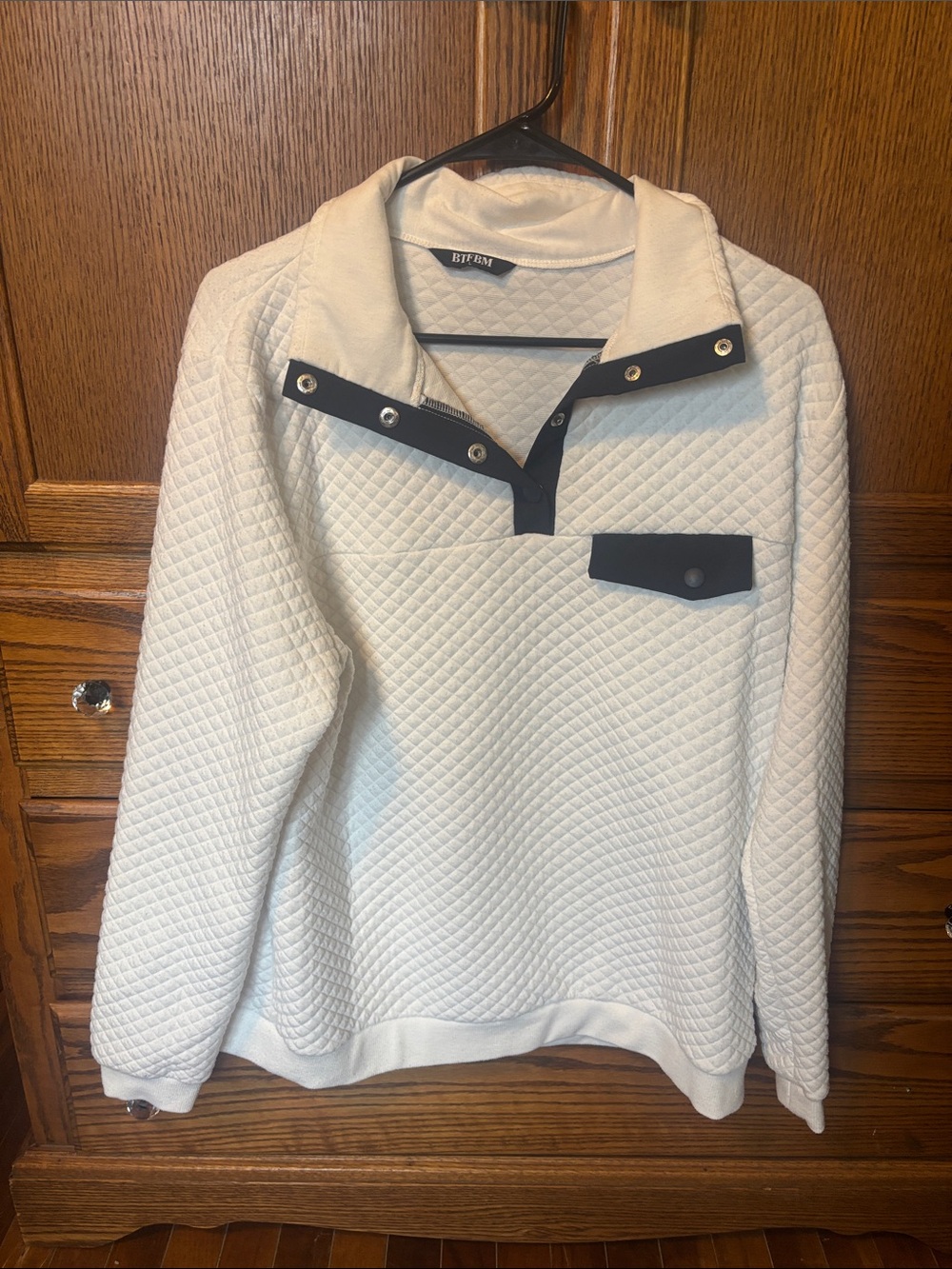 Biphum women's Quilted White Pullover Sweater with Contrast Trim